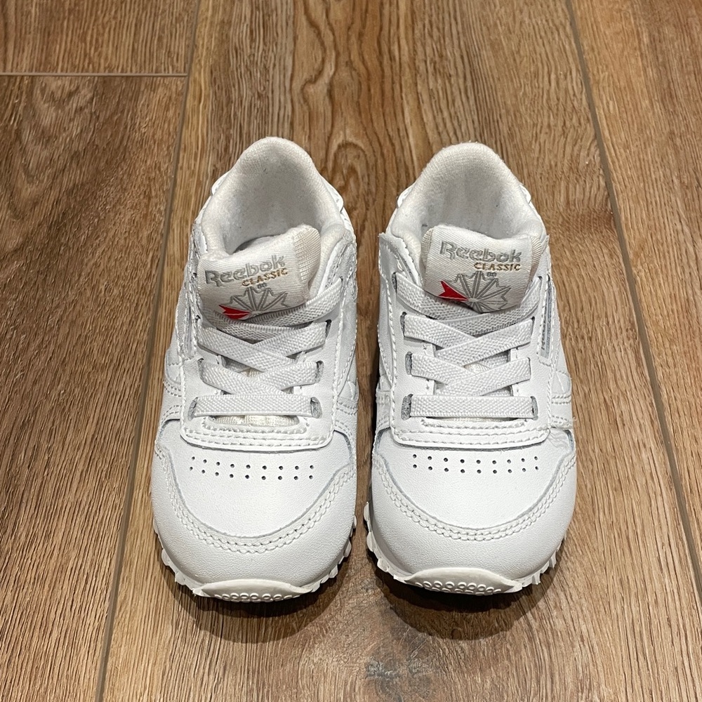 Reebok Toddler White Leather Stretchy Lace Sneakers
